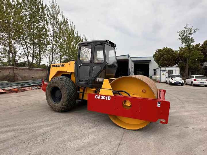 Used Dynapac CA301 Vibratory Roller with Less Working Time and Superior Performance Used Dynapac 251d/301D Roller for Sale - Asfaltwals: afbeelding 4 Used Dynapac CA301 Vibratory Roller with Less Working Time and Superior Performance Used Dynapac 251d/301D Roller for Sale - Asfaltwals: afbeelding 4