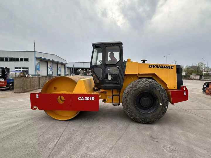 Used Dynapac CA301 Vibratory Roller with Less Working Time and Superior Performance Used Dynapac 251d/301D Roller for Sale - Asfaltwals: afbeelding 2 Used Dynapac CA301 Vibratory Roller with Less Working Time and Superior Performance Used Dynapac 251d/301D Roller for Sale - Asfaltwals: afbeelding 2