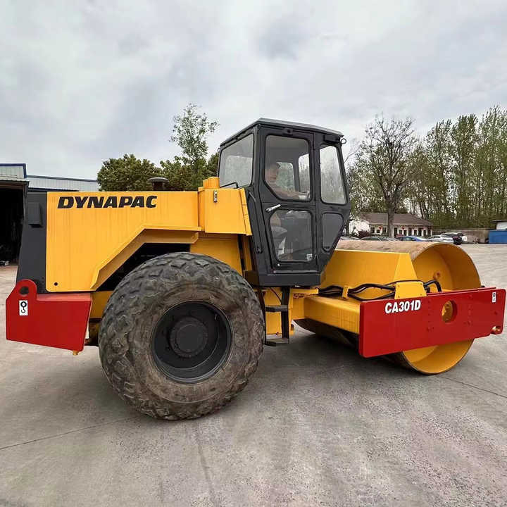 Used Dynapac CA301 Vibratory Roller with Less Working Time and Superior Performance Used Dynapac 251d/301D Roller for Sale - Asfaltwals: afbeelding 1 Used Dynapac CA301 Vibratory Roller with Less Working Time and Superior Performance Used Dynapac 251d/301D Roller for Sale - Asfaltwals: afbeelding 1