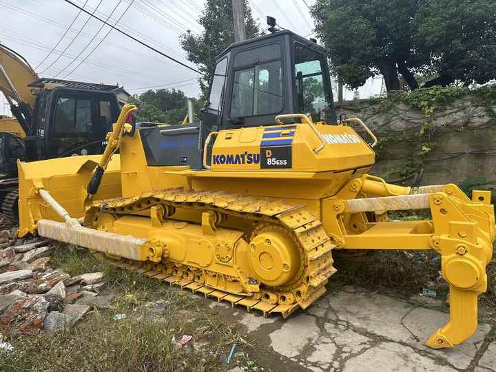 Used Japan Komatsu D85ESS Dozer with Ripper Komatsu D85 Crawler Bulldozer with Excellent Performance Low Price for Sale - Bulldozer: afbeelding 3 Used Japan Komatsu D85ESS Dozer with Ripper Komatsu D85 Crawler Bulldozer with Excellent Performance Low Price for Sale - Bulldozer: afbeelding 3