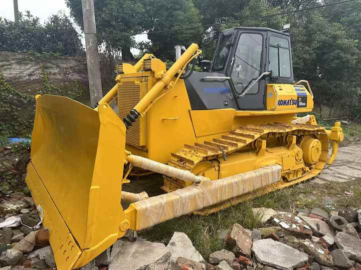 Used Japan Komatsu D85ESS Dozer with Ripper Komatsu D85 Crawler Bulldozer with Excellent Performance Low Price for Sale - Bulldozer: afbeelding 2 Used Japan Komatsu D85ESS Dozer with Ripper Komatsu D85 Crawler Bulldozer with Excellent Performance Low Price for Sale - Bulldozer: afbeelding 2