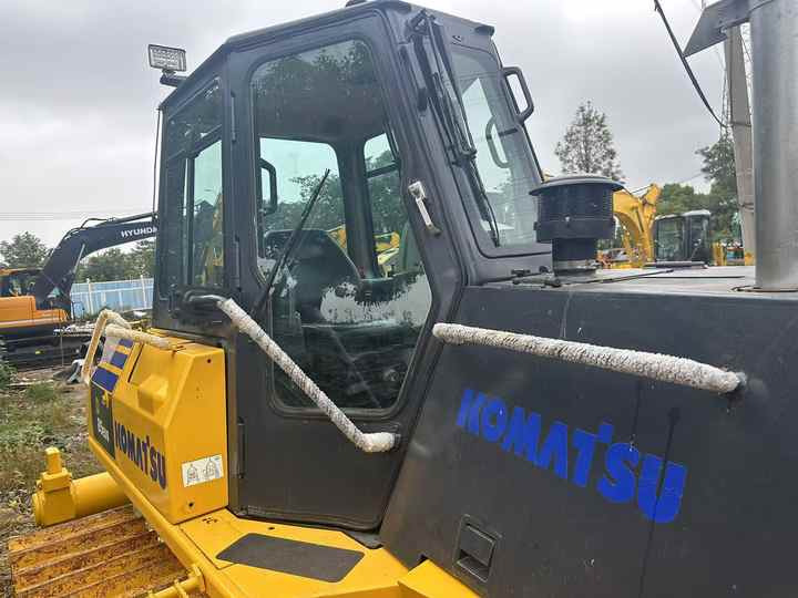 Used Japan Komatsu D85ESS Dozer with Ripper Komatsu D85 Crawler Bulldozer with Excellent Performance Low Price for Sale - Bulldozer: afbeelding 5 Used Japan Komatsu D85ESS Dozer with Ripper Komatsu D85 Crawler Bulldozer with Excellent Performance Low Price for Sale - Bulldozer: afbeelding 5