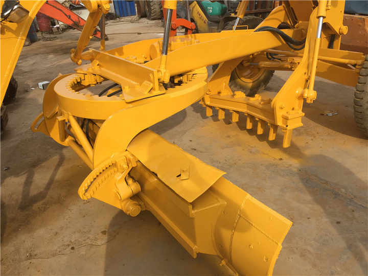 Used Komatsu GD305 Motor Grader Cheap Price Komatsu Road Grader GD305 Good Condition in China - Grader: afbeelding 2 Used Komatsu GD305 Motor Grader Cheap Price Komatsu Road Grader GD305 Good Condition in China - Grader: afbeelding 2