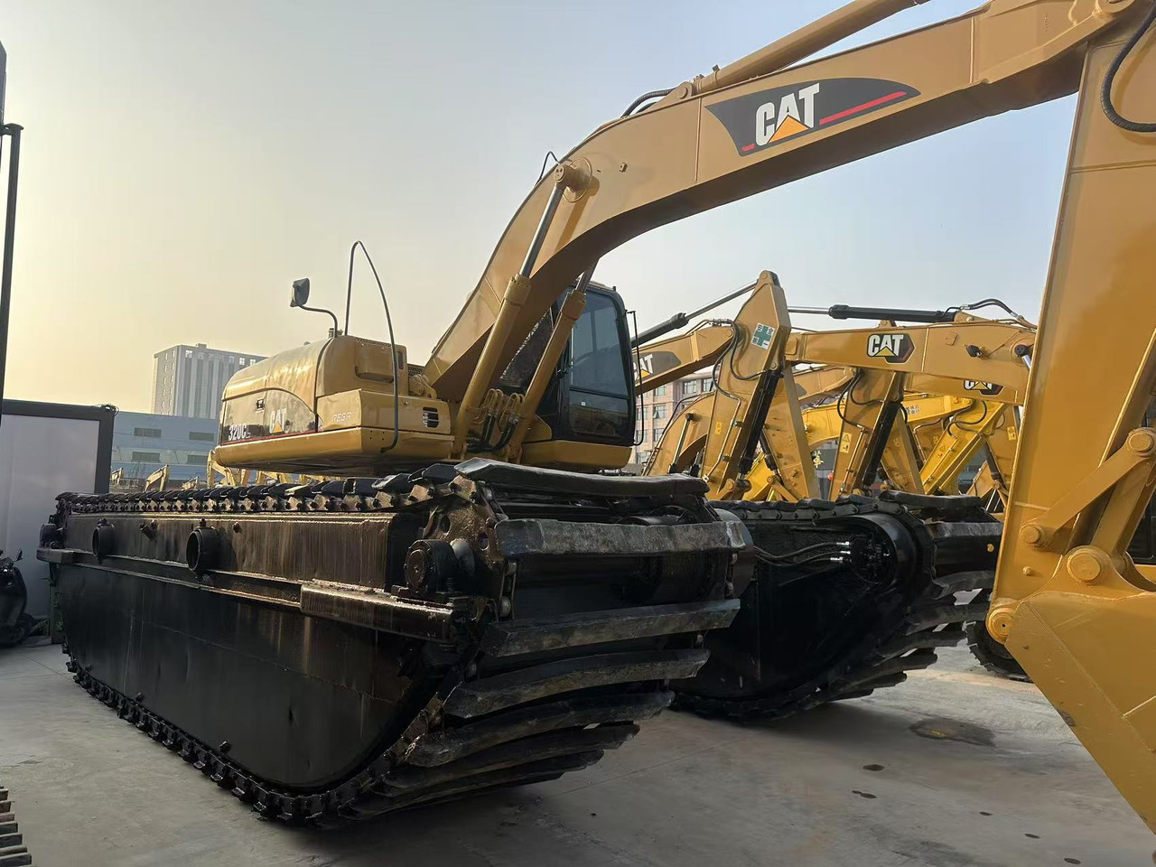 CATERPILLAR 320C Amphibious excavator - Amfibische graafmachine: afbeelding 3 CATERPILLAR 320C Amphibious excavator - Amfibische graafmachine: afbeelding 3
