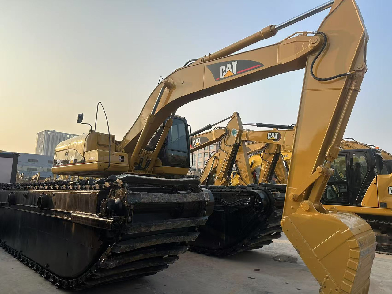 CATERPILLAR 320C - Amfibische graafmachine: afbeelding 4 CATERPILLAR 320C - Amfibische graafmachine: afbeelding 4