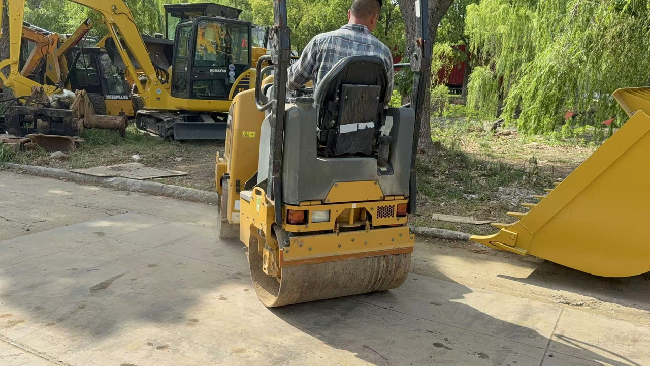 CATERPILLAR CB14B - Asfaltwals: afbeelding 3 CATERPILLAR CB14B - Asfaltwals: afbeelding 3