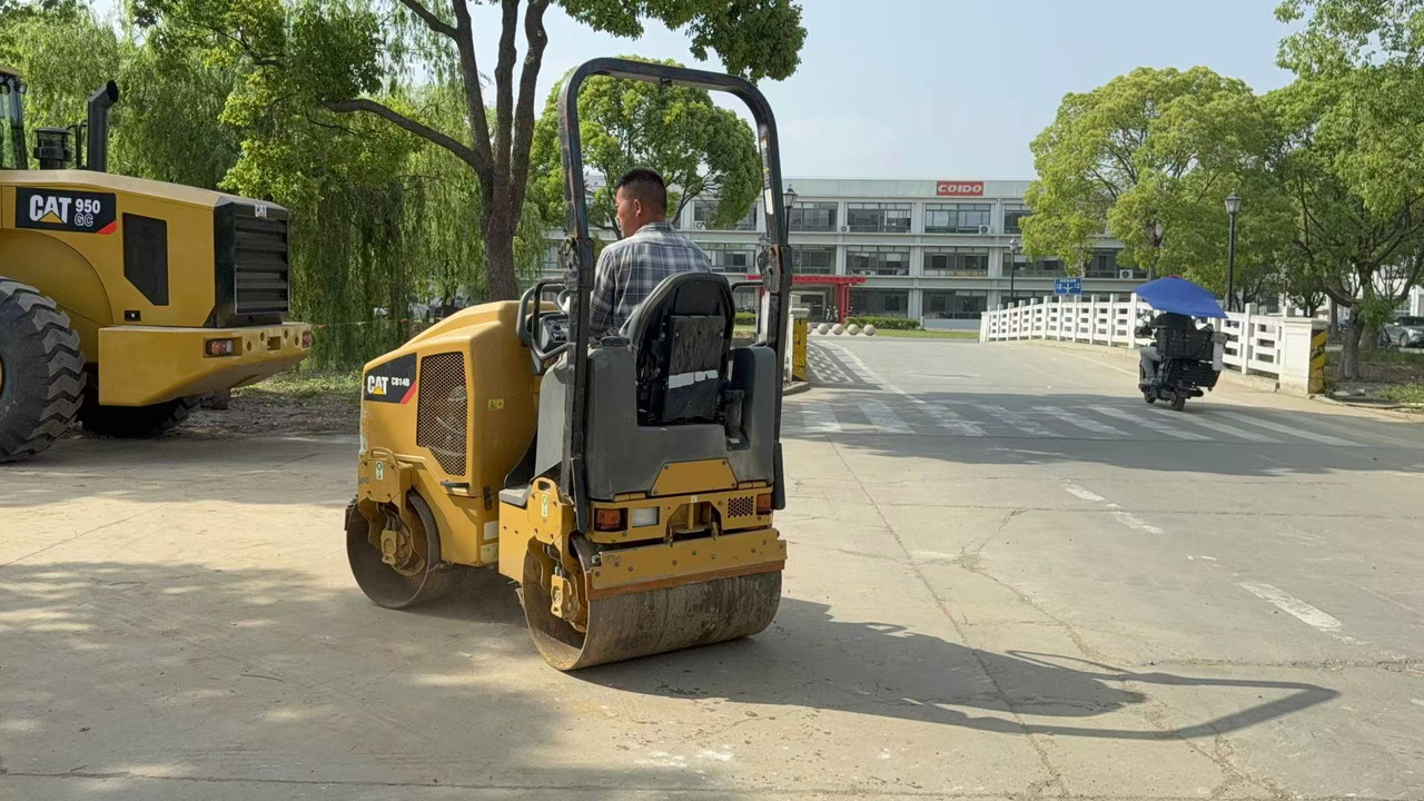 CATERPILLAR CB14B - Asfaltwals: afbeelding 2 CATERPILLAR CB14B - Asfaltwals: afbeelding 2