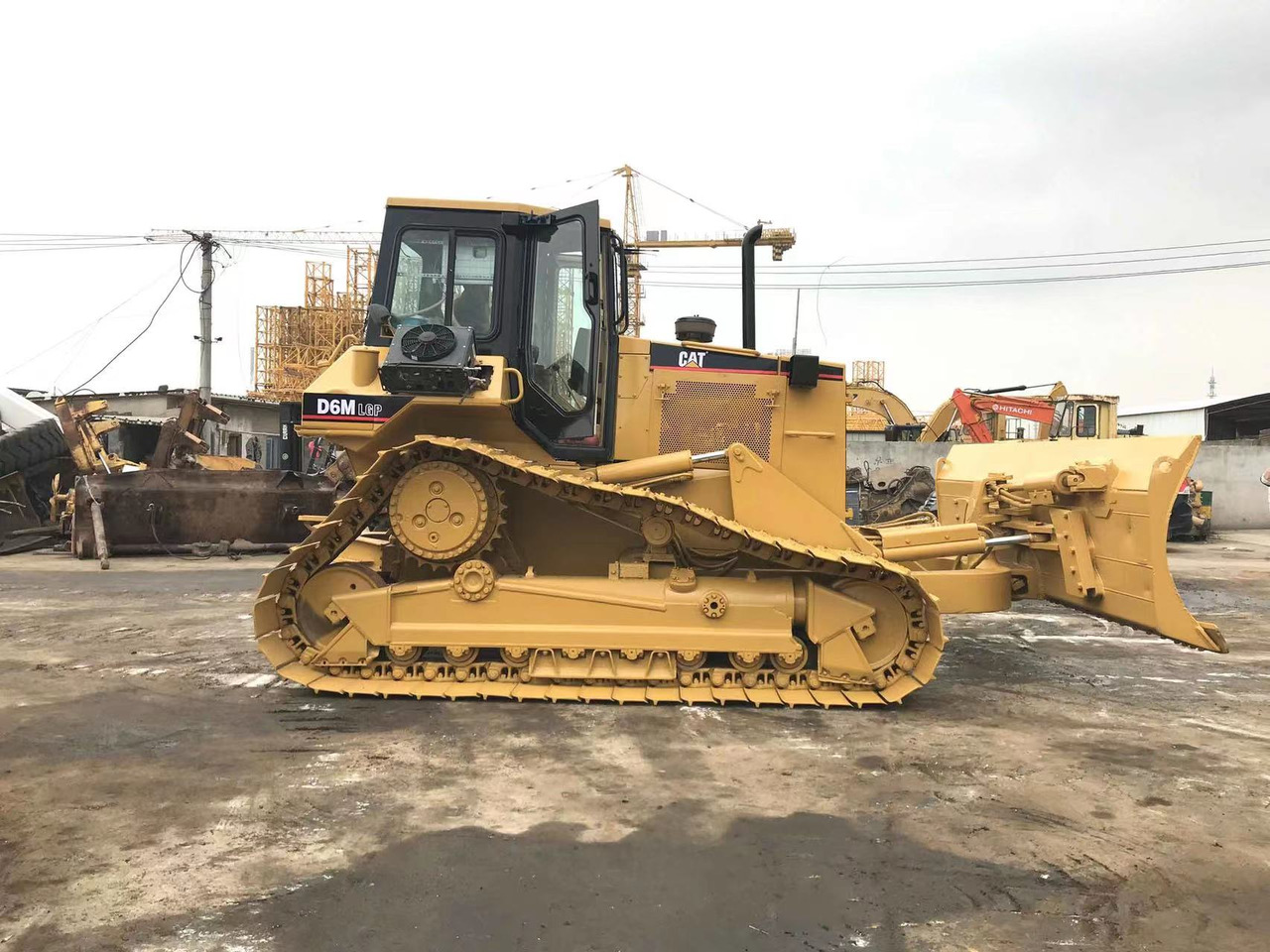 CATERPILLAR D6M - Bulldozer: afbeelding 1 CATERPILLAR D6M - Bulldozer: afbeelding 1