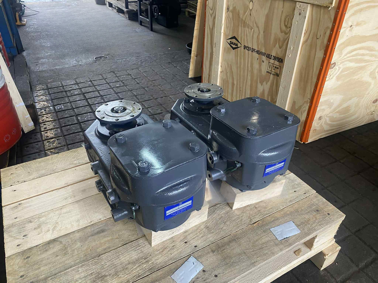 305/295 Dana Spicer - Versnellingsbak voor Bouwmachine: afbeelding 1 305/295 Dana Spicer - Versnellingsbak voor Bouwmachine: afbeelding 1