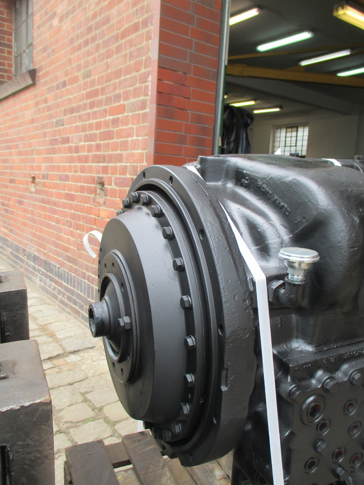 Skrzynia biegów Clark Hurth - Versnellingsbak voor Bouwmachine: afbeelding 2 Skrzynia biegów Clark Hurth - Versnellingsbak voor Bouwmachine: afbeelding 2