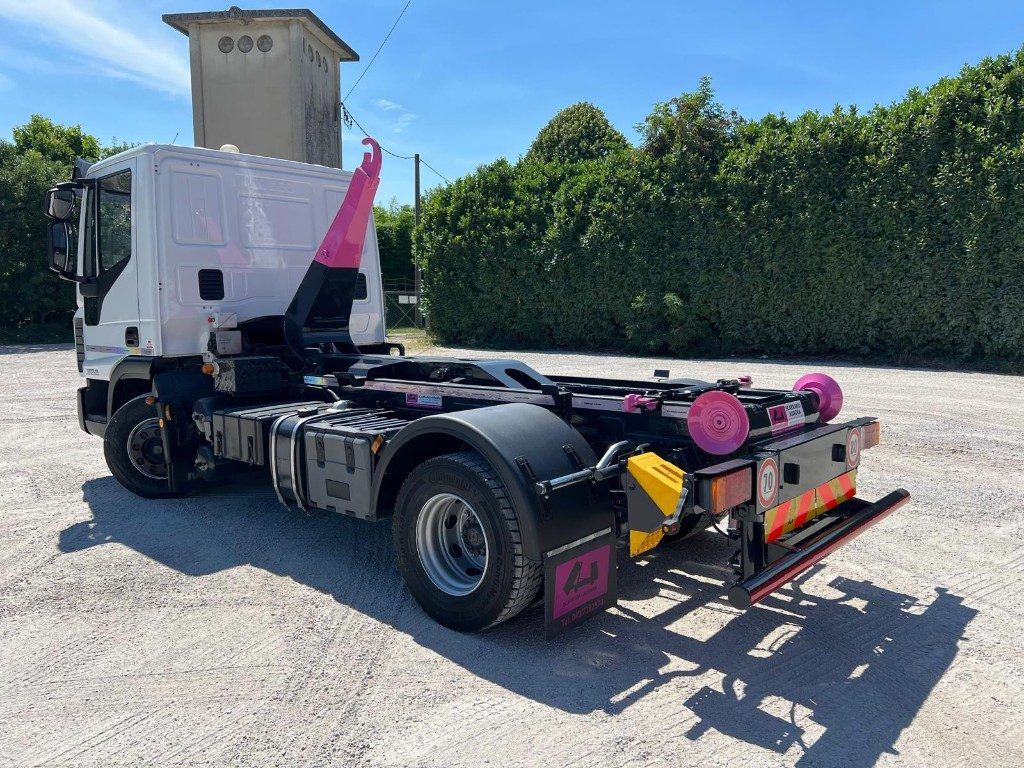 IVECO 120EL18 SCARRABILE - Haakarmsysteem vrachtwagen: afbeelding 4 IVECO 120EL18 SCARRABILE - Haakarmsysteem vrachtwagen: afbeelding 4