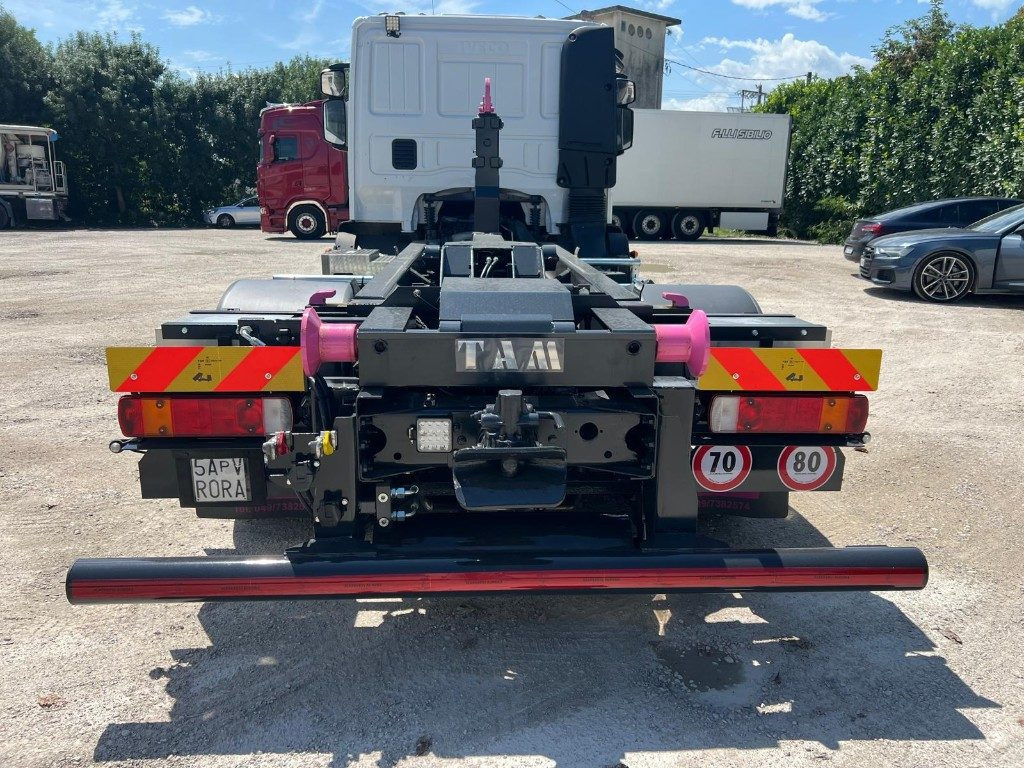 IVECO EUROCARGO 120E28 CON SCARRABILE NUOVO - Haakarmsysteem vrachtwagen: afbeelding 4 IVECO EUROCARGO 120E28 CON SCARRABILE NUOVO - Haakarmsysteem vrachtwagen: afbeelding 4