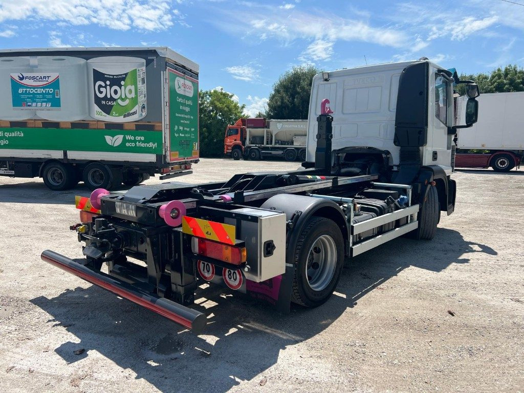 IVECO EUROCARGO 120E28 CON SCARRABILE NUOVO - Haakarmsysteem vrachtwagen: afbeelding 5 IVECO EUROCARGO 120E28 CON SCARRABILE NUOVO - Haakarmsysteem vrachtwagen: afbeelding 5