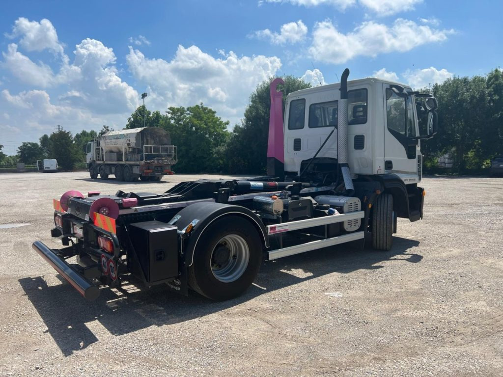 IVECO EUROCARGO 160E25 SCARRABILE - Haakarmsysteem vrachtwagen: afbeelding 5 IVECO EUROCARGO 160E25 SCARRABILE - Haakarmsysteem vrachtwagen: afbeelding 5