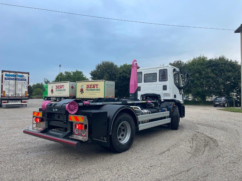 IVECO EUROCARGO 180K32 SCARRABILE NUOVO - Haakarmsysteem vrachtwagen: afbeelding 4 IVECO EUROCARGO 180K32 SCARRABILE NUOVO - Haakarmsysteem vrachtwagen: afbeelding 4