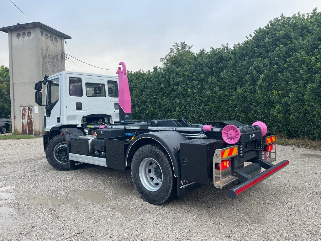 IVECO EUROCARGO 180K32 SCARRABILE NUOVO - Haakarmsysteem vrachtwagen: afbeelding 3 IVECO EUROCARGO 180K32 SCARRABILE NUOVO - Haakarmsysteem vrachtwagen: afbeelding 3