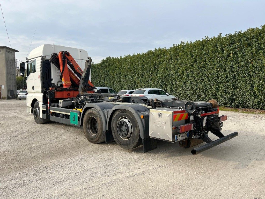 MAN TGX 26.480 SCARRABILE CON GRU DIETRO CABINA - Haakarmsysteem vrachtwagen: afbeelding 5 MAN TGX 26.480 SCARRABILE CON GRU DIETRO CABINA - Haakarmsysteem vrachtwagen: afbeelding 5