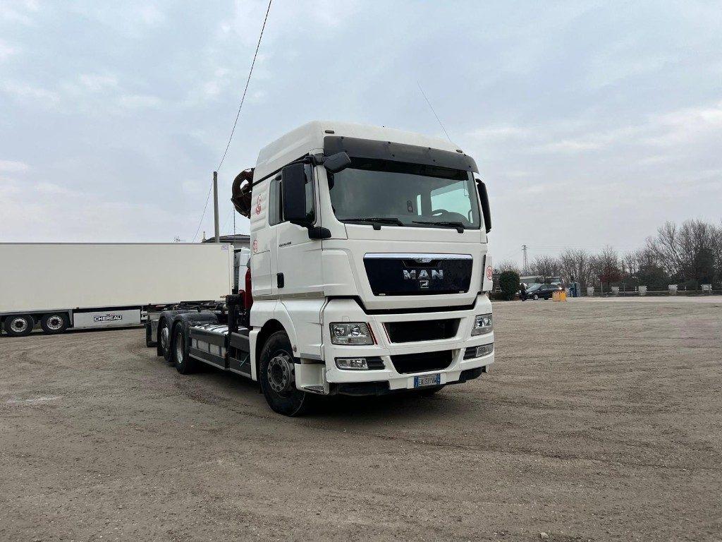 MAN TGX 26.480 SCARRABILE CON GRU - Haakarmsysteem vrachtwagen, Kraanwagen: afbeelding 2 MAN TGX 26.480 SCARRABILE CON GRU - Haakarmsysteem vrachtwagen, Kraanwagen: afbeelding 2
