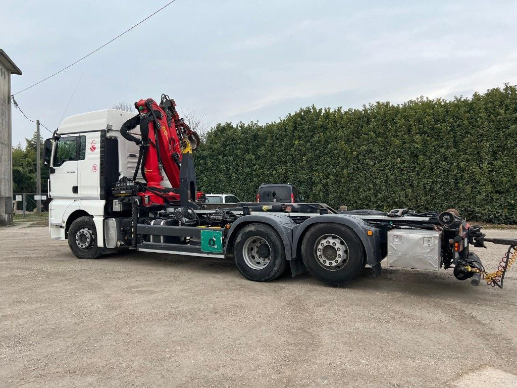 MAN TGX 26.480 SCARRABILE CON GRU - Haakarmsysteem vrachtwagen, Kraanwagen: afbeelding 4 MAN TGX 26.480 SCARRABILE CON GRU - Haakarmsysteem vrachtwagen, Kraanwagen: afbeelding 4