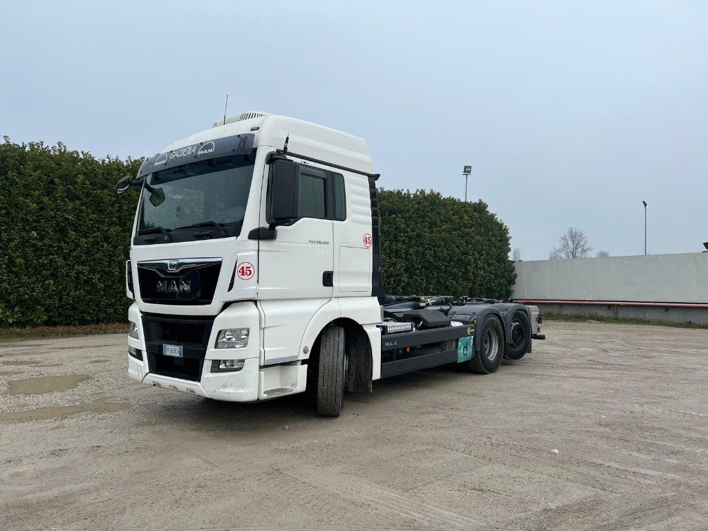 MAN TGX 26.500 USATO SCARRABILE 6X2 - Haakarmsysteem vrachtwagen: afbeelding 1 MAN TGX 26.500 USATO SCARRABILE 6X2 - Haakarmsysteem vrachtwagen: afbeelding 1