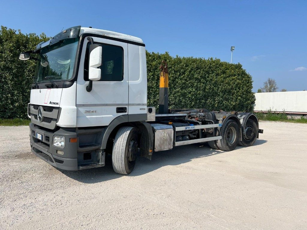 MERCEDES-BENZ MERCEDES ACTROS 25.41 SCARRABILE - Haakarmsysteem vrachtwagen: afbeelding 1 MERCEDES-BENZ MERCEDES ACTROS 25.41 SCARRABILE - Haakarmsysteem vrachtwagen: afbeelding 1