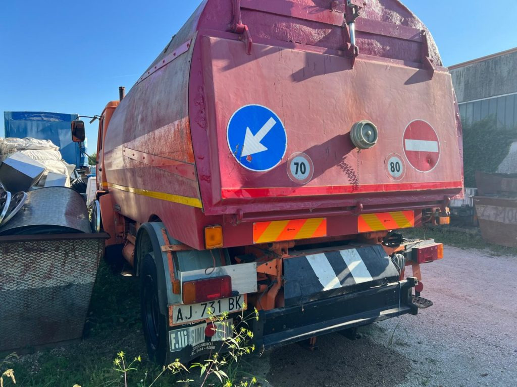 MERCEDES-BENZ MERCEDES AUTOSPAZZATRICE USATA - Veegwagen: afbeelding 4 MERCEDES-BENZ MERCEDES AUTOSPAZZATRICE USATA - Veegwagen: afbeelding 4