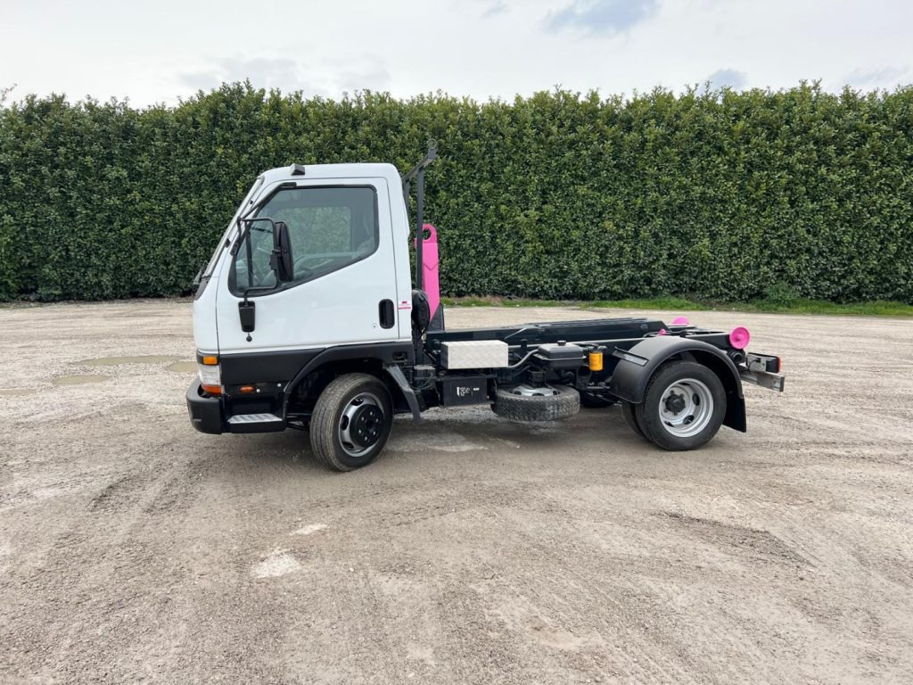 MITSUBISHI CANTER 3.0 SCARRABILE - Haakarmsysteem vrachtwagen: afbeelding 3 MITSUBISHI CANTER 3.0 SCARRABILE - Haakarmsysteem vrachtwagen: afbeelding 3