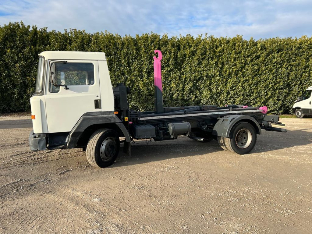 NISSAN 130/115 SCARRABILE - Haakarmsysteem vrachtwagen: afbeelding 2 NISSAN 130/115 SCARRABILE - Haakarmsysteem vrachtwagen: afbeelding 2