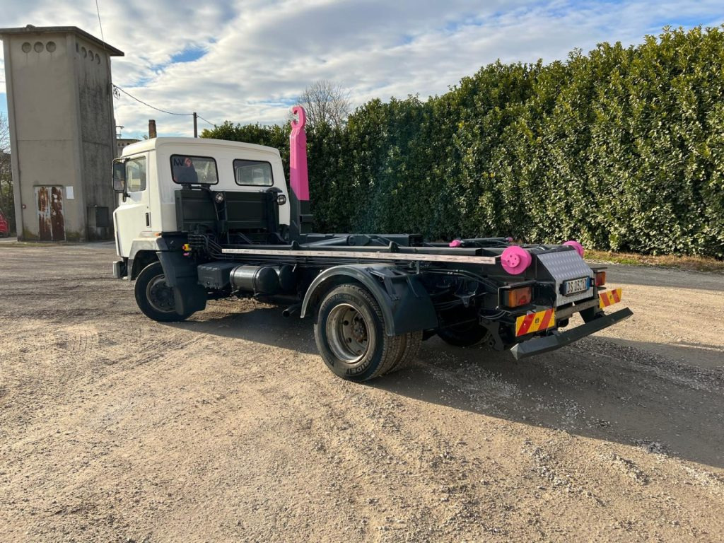 NISSAN 130/115 SCARRABILE - Haakarmsysteem vrachtwagen: afbeelding 3 NISSAN 130/115 SCARRABILE - Haakarmsysteem vrachtwagen: afbeelding 3