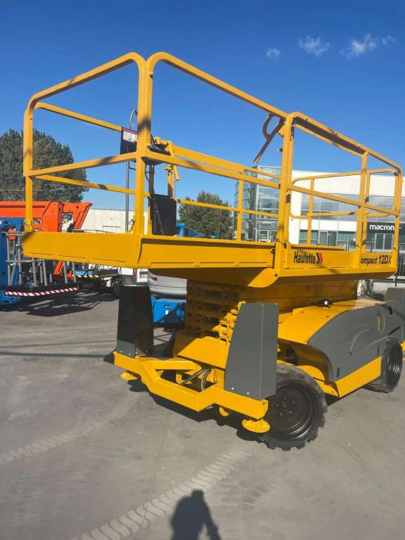 Haulotte COMPACT 12DX - Schaarlift: afbeelding 2 Haulotte COMPACT 12DX - Schaarlift: afbeelding 2