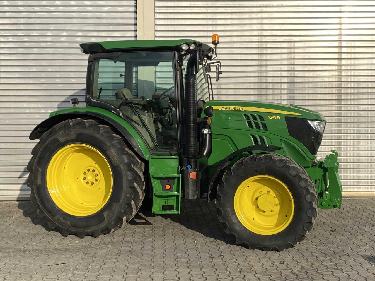 John Deere 6115R - Tractor: afbeelding 1 John Deere 6115R - Tractor: afbeelding 1