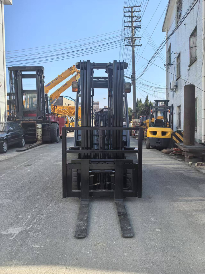 TOYOTA 8FD30 7FD30 FD50 FD100 Japan original 2.5ton 3Ton 3.5ton 5ton 7T 10t Used Diesel Forklift - Diesel heftruck: afbeelding 4 TOYOTA 8FD30 7FD30 FD50 FD100 Japan original 2.5ton 3Ton 3.5ton 5ton 7T 10t Used Diesel Forklift - Diesel heftruck: afbeelding 4
