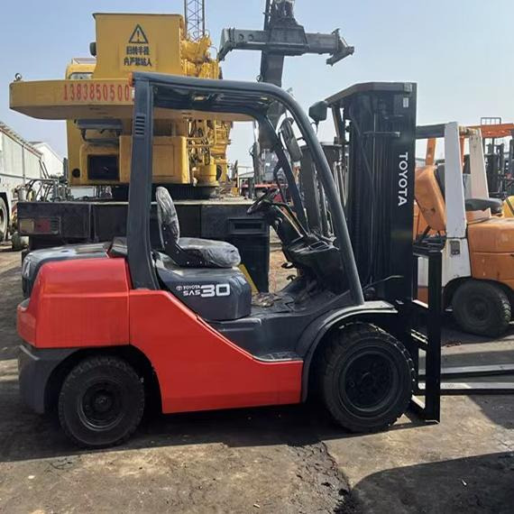 TOYOTA 8FD30 7FD30 FD50 FD100 Japan original 2.5ton 3Ton 3.5ton 5ton 7T 10t Used Diesel Forklift - Diesel heftruck: afbeelding 2 TOYOTA 8FD30 7FD30 FD50 FD100 Japan original 2.5ton 3Ton 3.5ton 5ton 7T 10t Used Diesel Forklift - Diesel heftruck: afbeelding 2