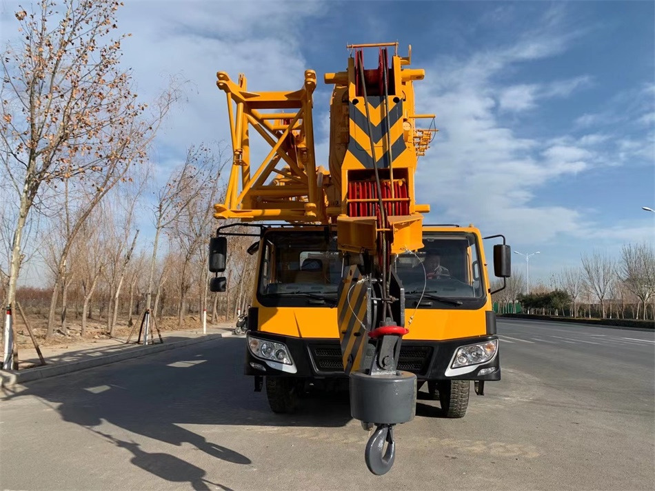 XCMG QY100K 100 ton truck crane - Mobiele kraan: afbeelding 2 XCMG QY100K 100 ton truck crane - Mobiele kraan: afbeelding 2