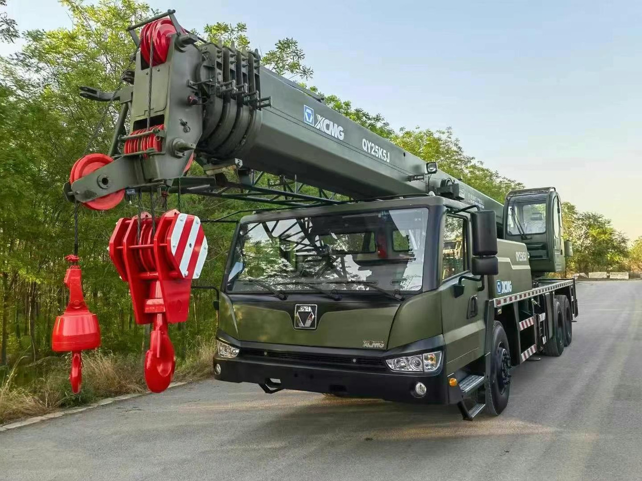 XCMG QY25K5-1 25 ton truck crane - Mobiele kraan: afbeelding 1 XCMG QY25K5-1 25 ton truck crane - Mobiele kraan: afbeelding 1