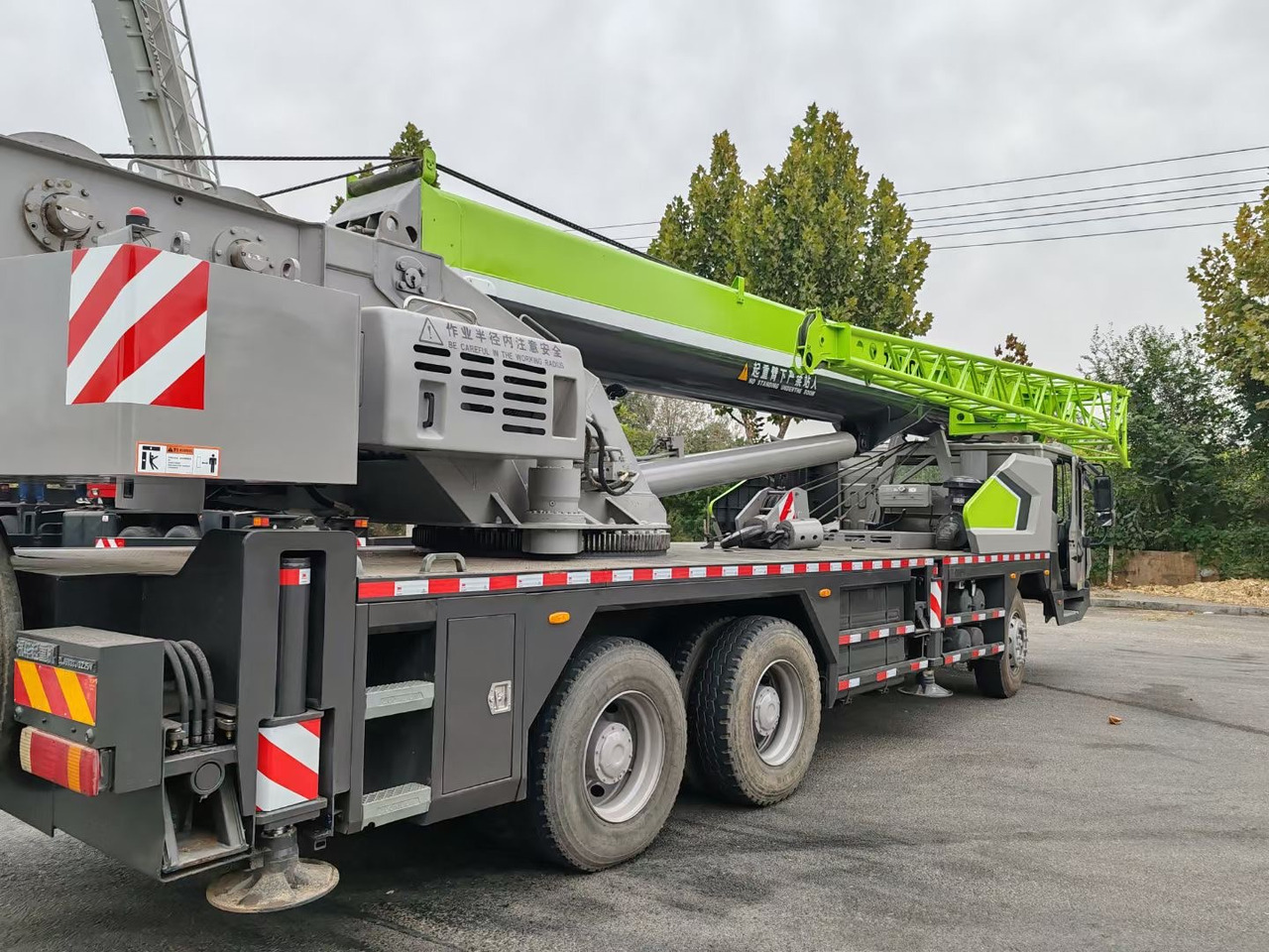 ZOOMLION ZTC251V 25 TON TRUCK CRANE - Mobiele kraan: afbeelding 4 ZOOMLION ZTC251V 25 TON TRUCK CRANE - Mobiele kraan: afbeelding 4