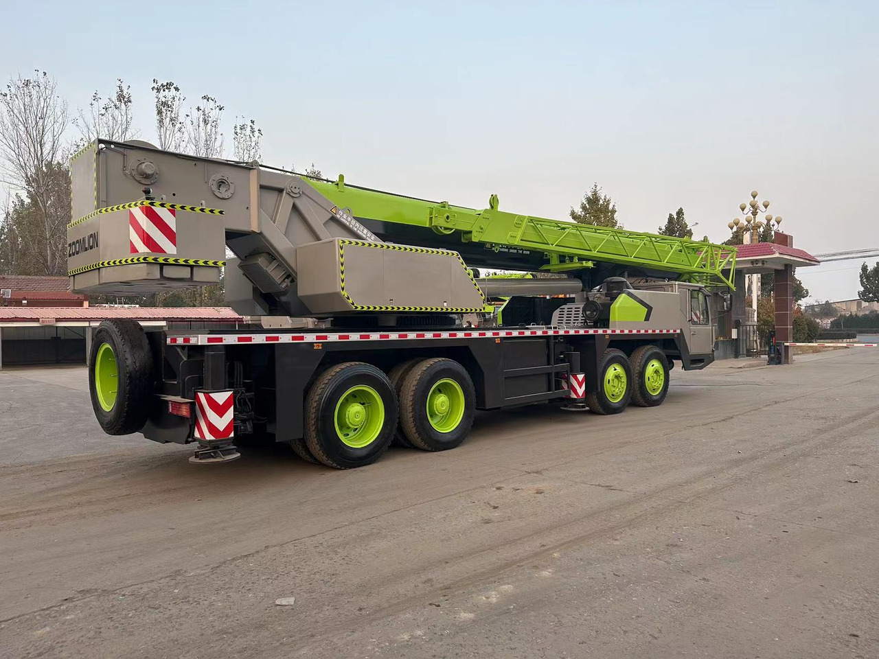 ZOOMLION ZTC700V QY70V 70 ton 80 ton 90 ton 100 ton 110 ton 120 ton used truck crane - Mobiele kraan: afbeelding 4 ZOOMLION ZTC700V QY70V 70 ton 80 ton 90 ton 100 ton 110 ton 120 ton used truck crane - Mobiele kraan: afbeelding 4