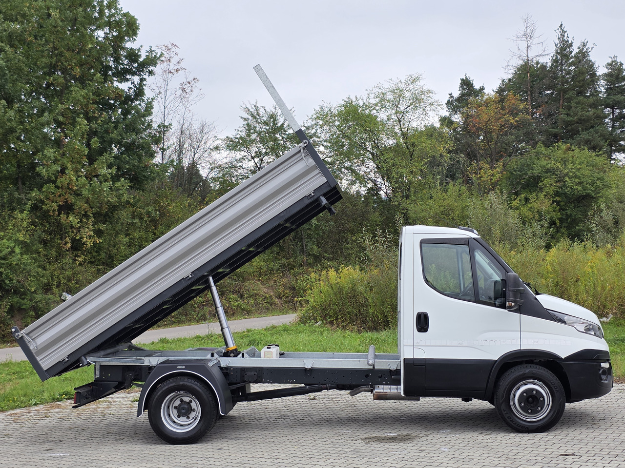 IVECO Daily 70c-17 Wywrotka 3.80 M ! Kiper 3-Stronny ! Klima ! 3.0 HPI * 170 Hp ! Super Stan ! Z Włoch ! - Kipper bestelwagen: afbeelding 3 IVECO Daily 70c-17 Wywrotka 3.80 M ! Kiper 3-Stronny ! Klima ! 3.0 HPI * 170 Hp ! Super Stan ! Z Włoch ! - Kipper bestelwagen: afbeelding 3