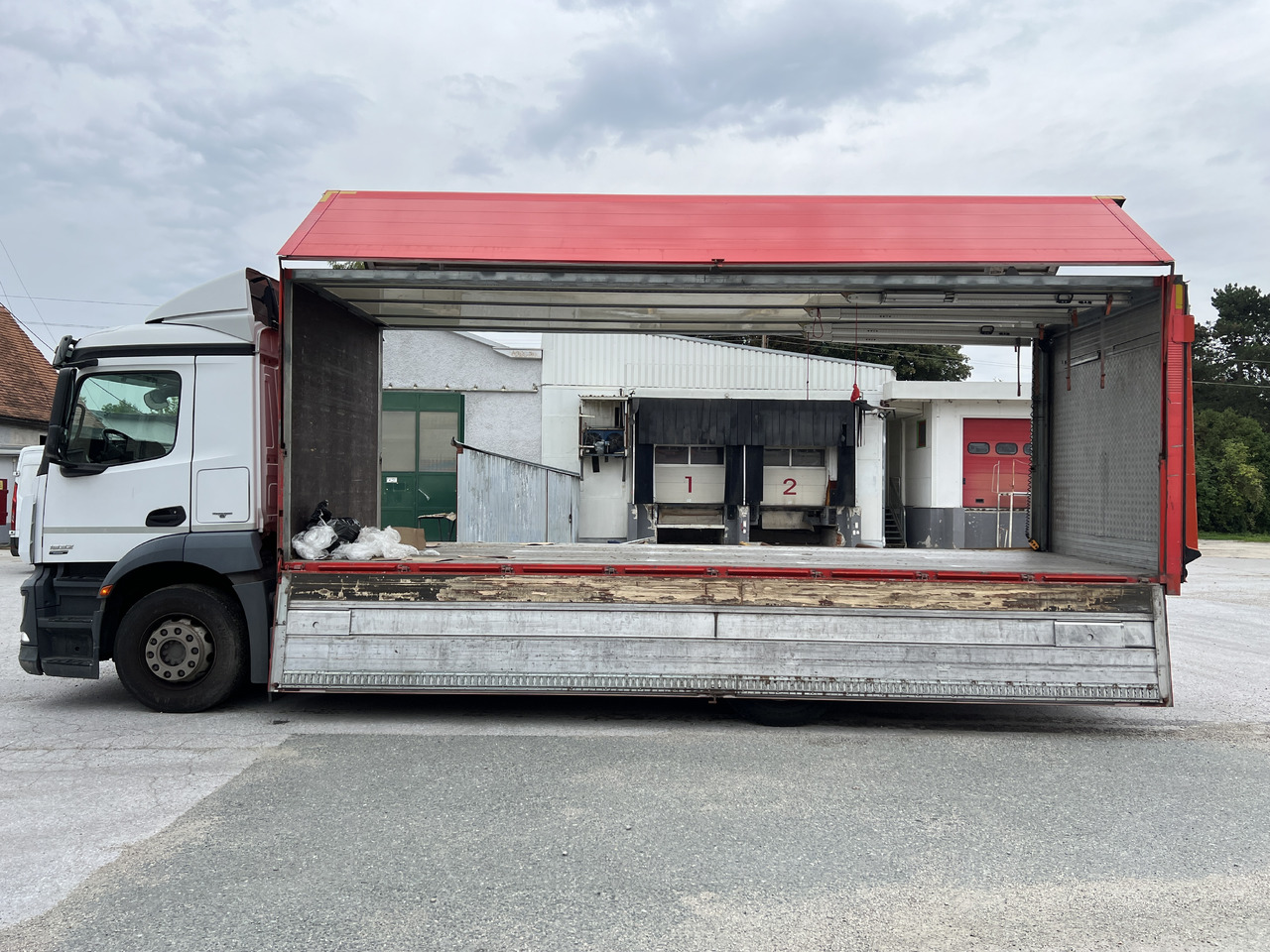 MERCEDES-BENZ ANTOS 1832 Getränkw. LBW | Klima | EURO 6 - Drankenwagen vrachtwagen: afbeelding 4 MERCEDES-BENZ ANTOS 1832 Getränkw. LBW | Klima | EURO 6 - Drankenwagen vrachtwagen: afbeelding 4