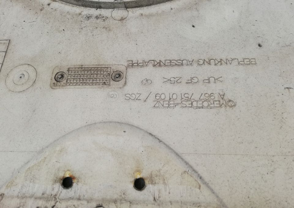 ATRAPA GRILL MASKA MERCEDES ATEGO EURO6 - Motorkap voor Vrachtwagen: afbeelding 2 ATRAPA GRILL MASKA MERCEDES ATEGO EURO6 - Motorkap voor Vrachtwagen: afbeelding 2