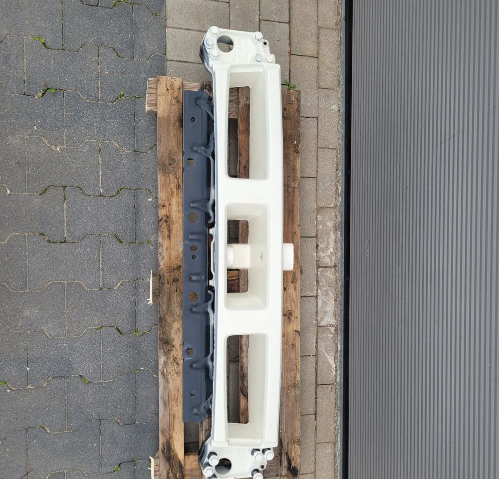 BELKA ZDERZAK VOLVO FMX ORYGINAŁ 21718915 CHWALIM116 - Bumper voor Vrachtwagen: afbeelding 1 BELKA ZDERZAK VOLVO FMX ORYGINAŁ 21718915 CHWALIM116 - Bumper voor Vrachtwagen: afbeelding 1