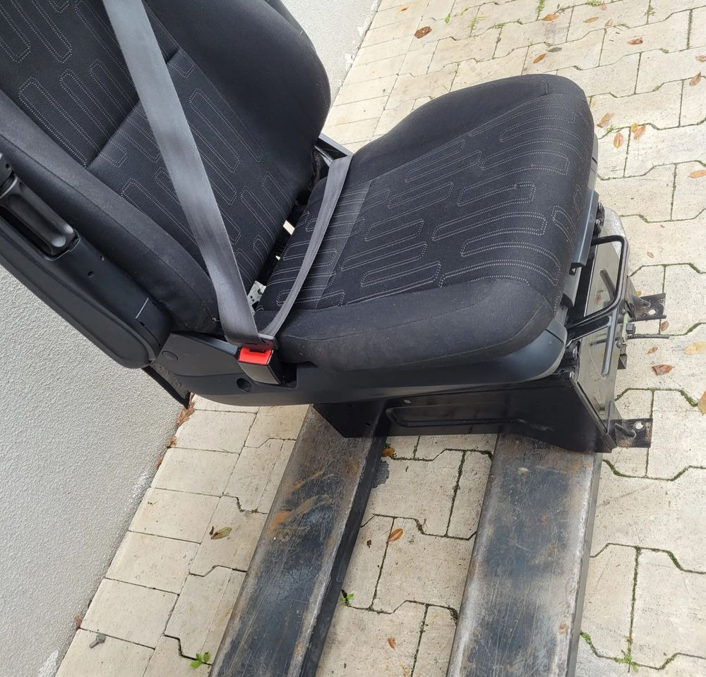 FOTEL KIEROWCY MERCEDES ACTROS MP4 - Zitplaats voor Vrachtwagen: afbeelding 3 FOTEL KIEROWCY MERCEDES ACTROS MP4 - Zitplaats voor Vrachtwagen: afbeelding 3