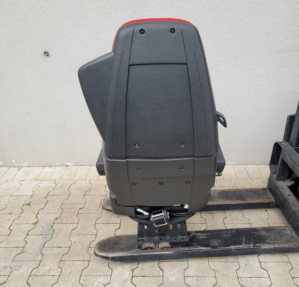 FOTEL KIEROWCY VOLVO FH4 ORYGINAŁ CHWALIM116 - Zitplaats voor Vrachtwagen: afbeelding 4 FOTEL KIEROWCY VOLVO FH4 ORYGINAŁ CHWALIM116 - Zitplaats voor Vrachtwagen: afbeelding 4