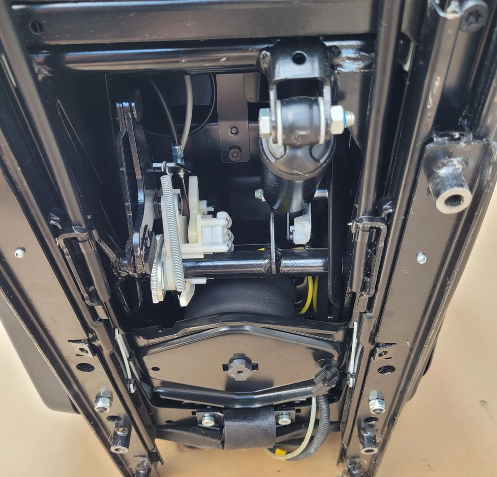 FOTEL PRAWY MAN TGX LIFT SKÓRA JAK NOWY CHWALIM116 - Zitplaats voor Vrachtwagen: afbeelding 4 FOTEL PRAWY MAN TGX LIFT SKÓRA JAK NOWY CHWALIM116 - Zitplaats voor Vrachtwagen: afbeelding 4