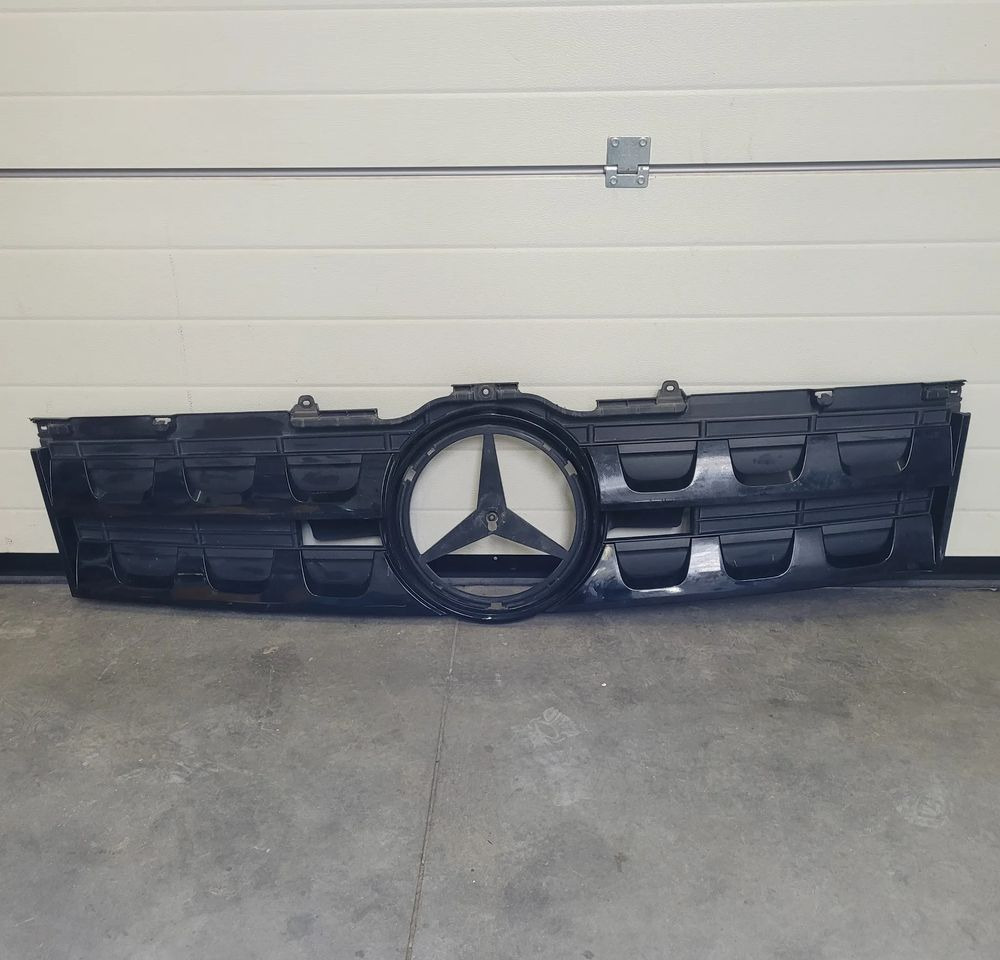 GRILL ATRAPA MERCEDES ACTROS AROX A9607510618 - Rooster voor Vrachtwagen: afbeelding 1 GRILL ATRAPA MERCEDES ACTROS AROX A9607510618 - Rooster voor Vrachtwagen: afbeelding 1