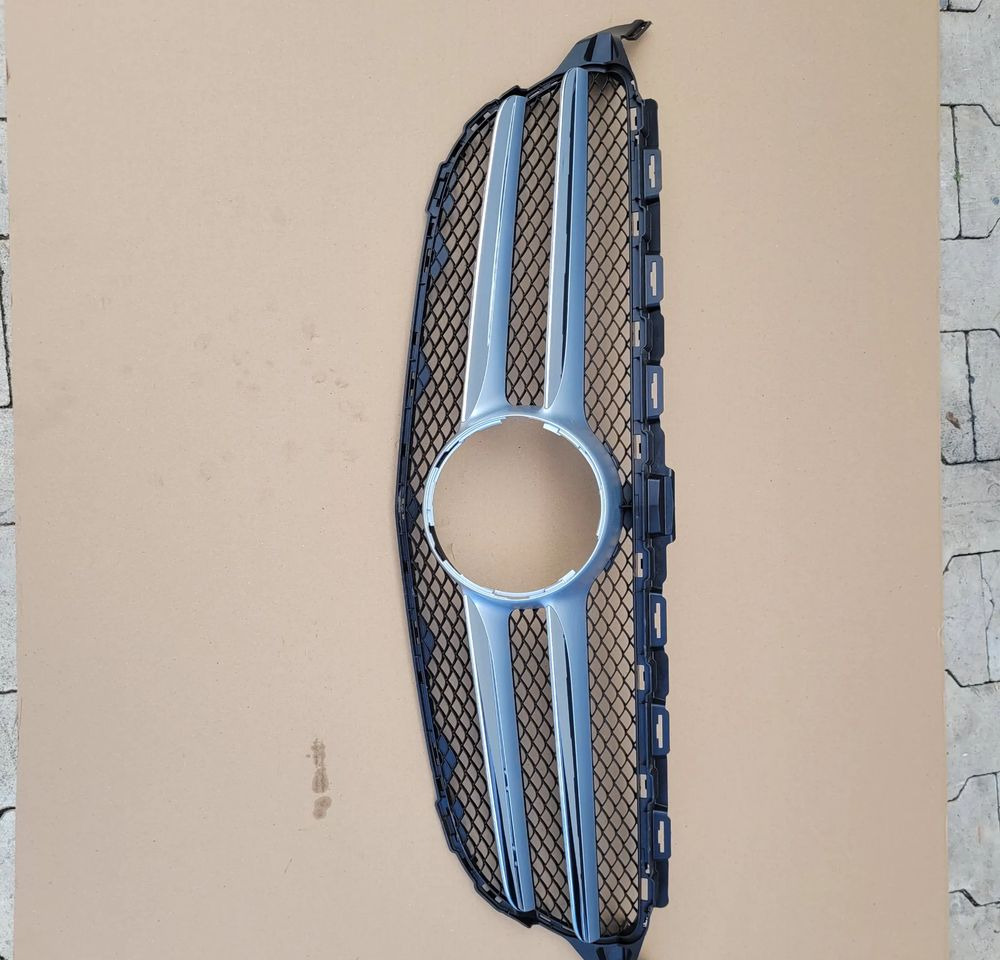 GRILL ATRAPA MERCEDES C KLASA A205 880 01 83 - Rooster voor Vrachtwagen: afbeelding 1 GRILL ATRAPA MERCEDES C KLASA A205 880 01 83 - Rooster voor Vrachtwagen: afbeelding 1