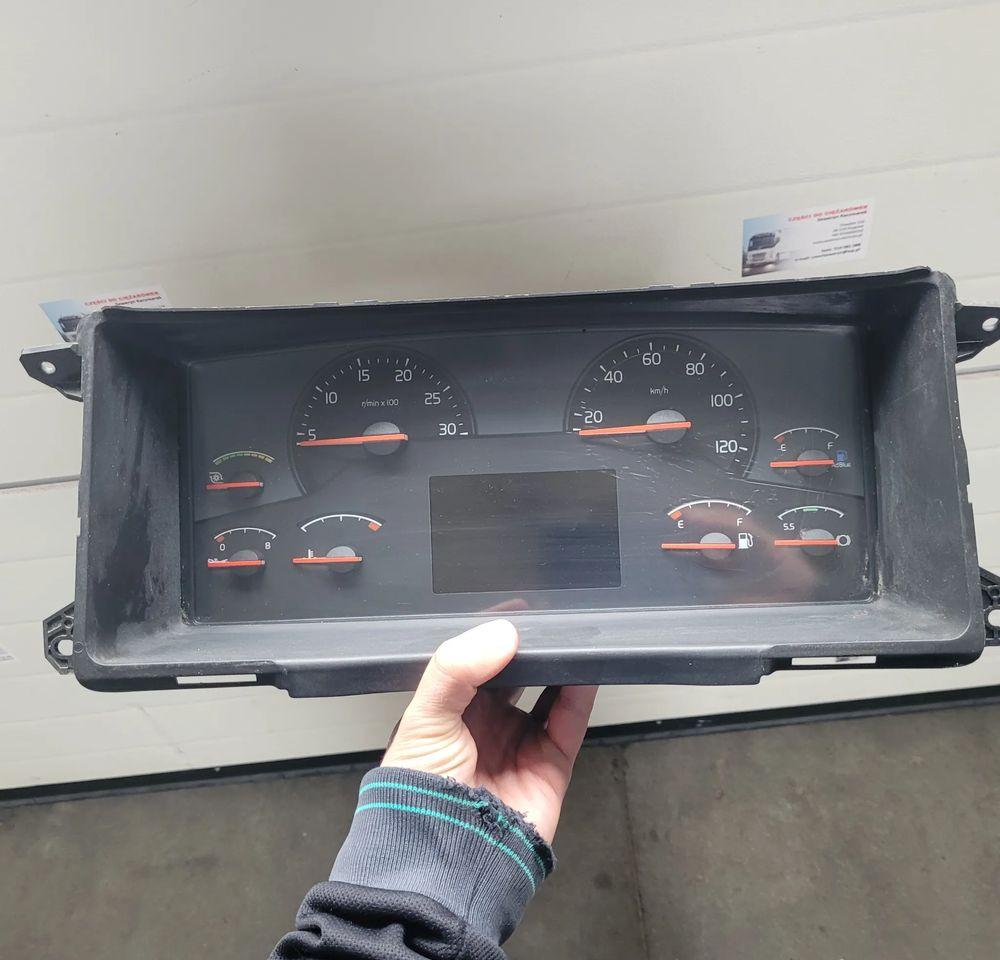 LICZNIK VOLVO FH 21015780 P04 - Instrumentenpaneel voor Vrachtwagen: afbeelding 1 LICZNIK VOLVO FH 21015780 P04 - Instrumentenpaneel voor Vrachtwagen: afbeelding 1