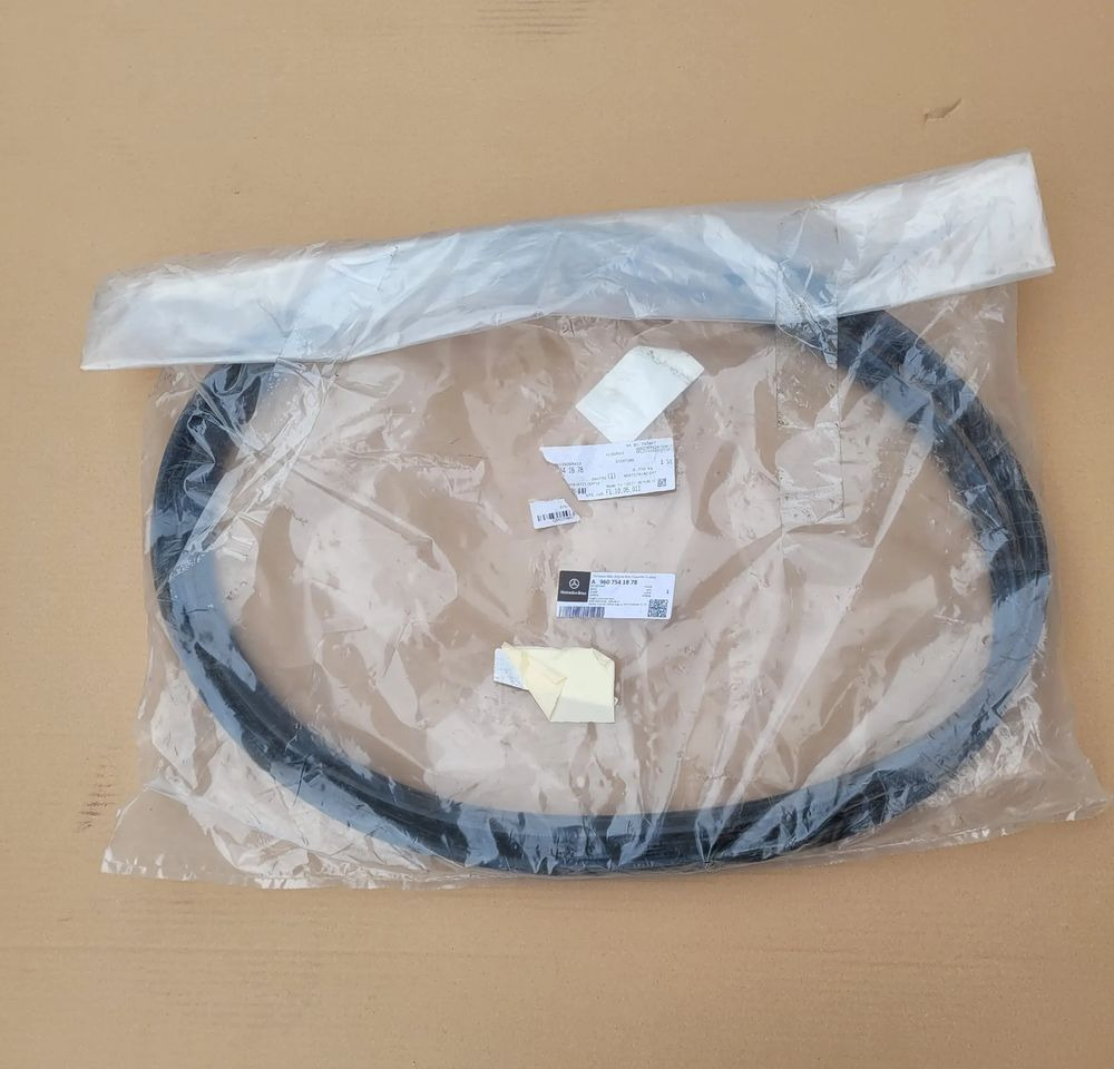 USZCZELKA MERCEDES ACTROS MP4 MP5 ORYGINAŁ NOWA A9607541878 CHWALIM116 - Carrosserie en exterieur voor Vrachtwagen: afbeelding 1 USZCZELKA MERCEDES ACTROS MP4 MP5 ORYGINAŁ NOWA A9607541878 CHWALIM116 - Carrosserie en exterieur voor Vrachtwagen: afbeelding 1