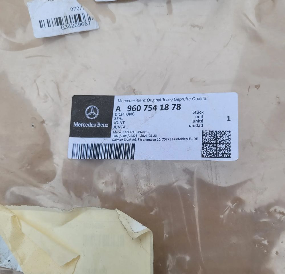 USZCZELKA MERCEDES ACTROS MP4 MP5 ORYGINAŁ NOWA A9607541878 CHWALIM116 - Carrosserie en exterieur voor Vrachtwagen: afbeelding 2 USZCZELKA MERCEDES ACTROS MP4 MP5 ORYGINAŁ NOWA A9607541878 CHWALIM116 - Carrosserie en exterieur voor Vrachtwagen: afbeelding 2