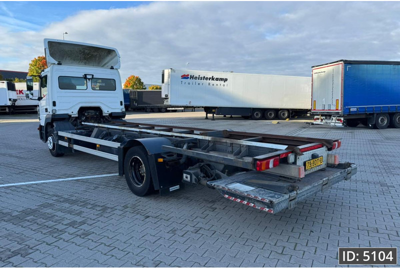 Mercedes-Benz Atego 1318 Day Cab, Euro 6, / BDF / DHOLLANDIA 2000KG - Containertransporter/ Wissellaadbak vrachtwagen: afbeelding 2 Mercedes-Benz Atego 1318 Day Cab, Euro 6, / BDF / DHOLLANDIA 2000KG - Containertransporter/ Wissellaadbak vrachtwagen: afbeelding 2